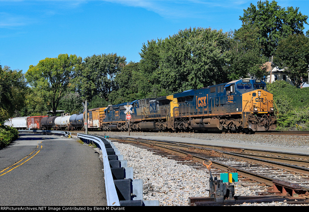 CSX 3066 on M-433